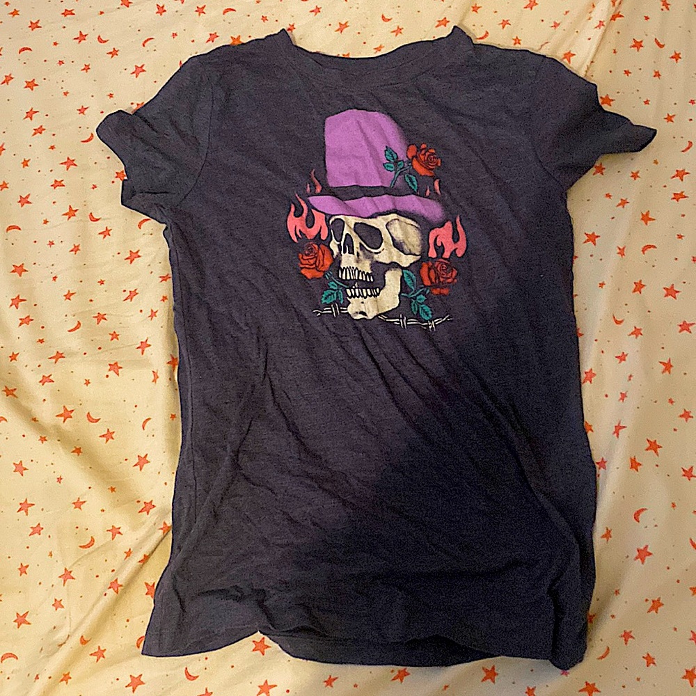 Edgy, super cute womens tee shirts!!❣️